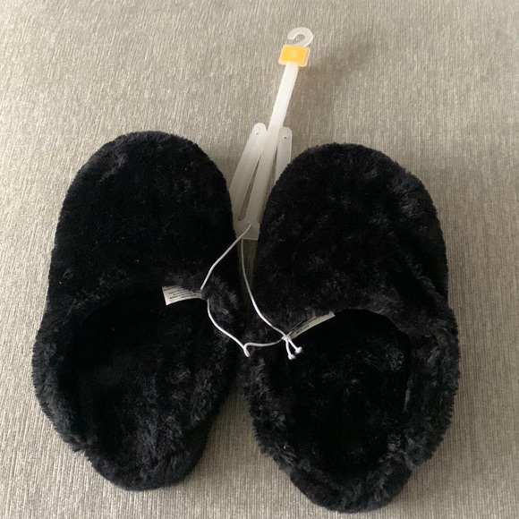 Women’s New Soft Black Fury Size S(5/6) Slipper - Picture 2 of 4